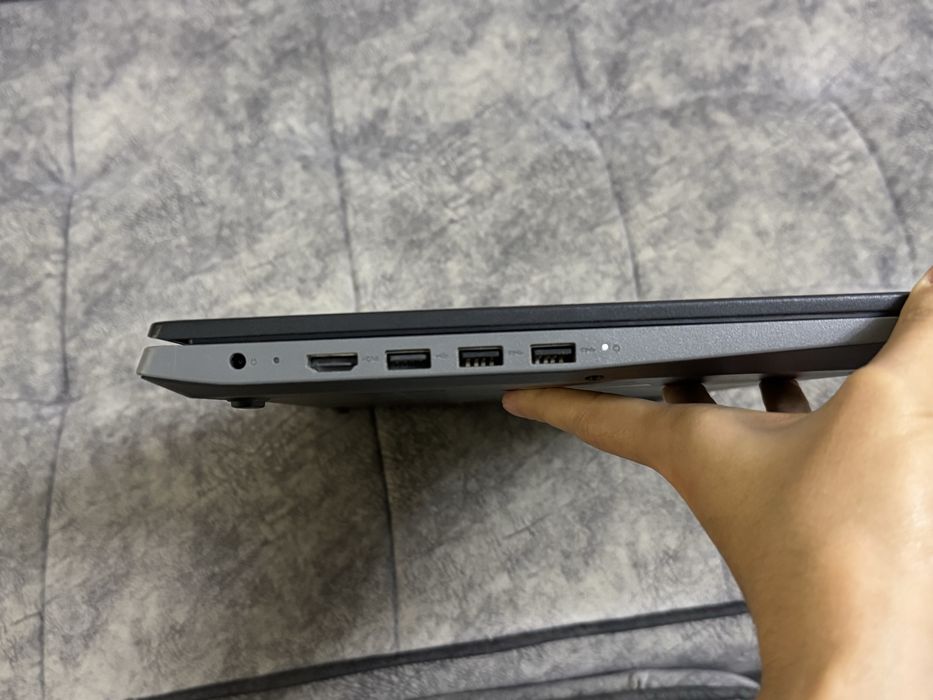 Lenovo IdeaPad S145-15IWL продаётся ноутбук.