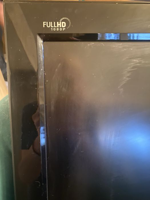 Plasma LG functionala,latime 63 cm ,lungime 92 cm,are toate cablurile