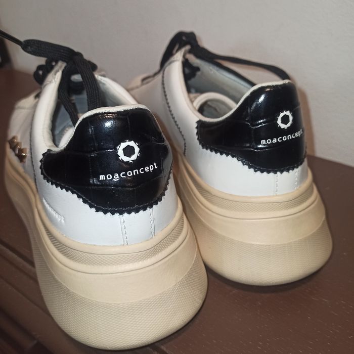 Pantofi sport dama, albi, marimea 39, stare buna