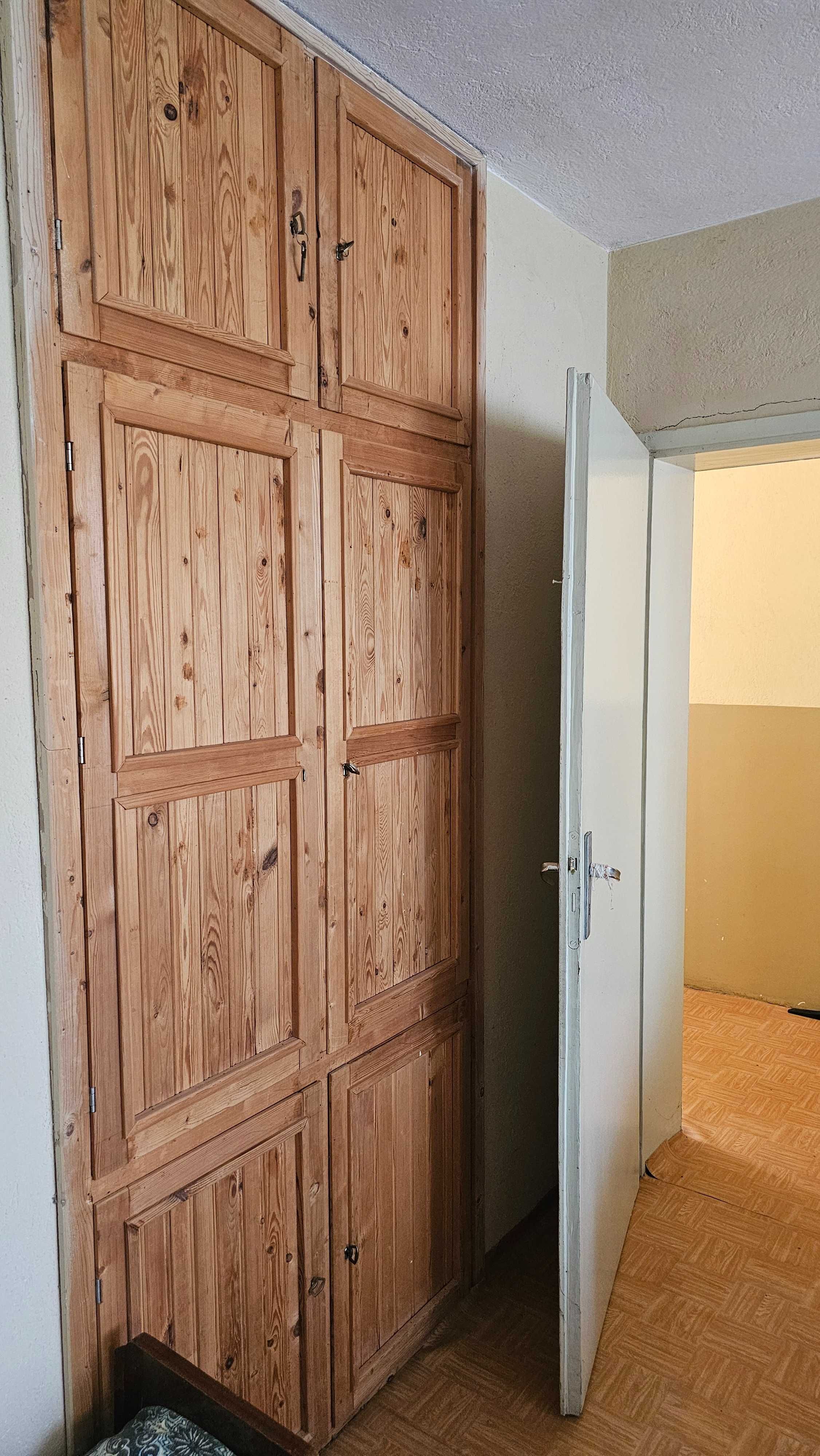 Собственик продава 210 кв КЪЩА с двор 460 кв в с. Цар Калоян в центъра