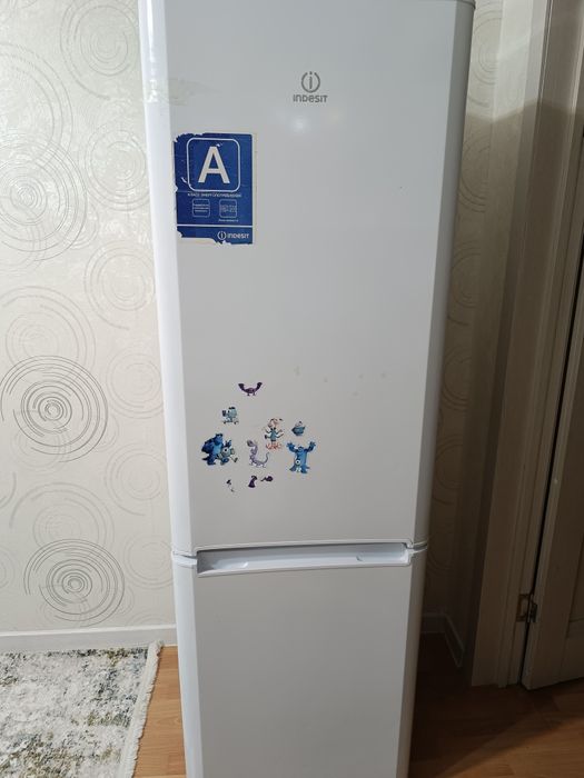 Холодильник б/у Indesit