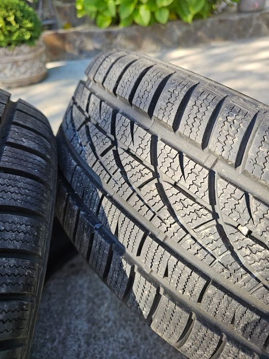 Anvelope iarna HANKOOK, 215/45/17 , in stare buna, profil bun