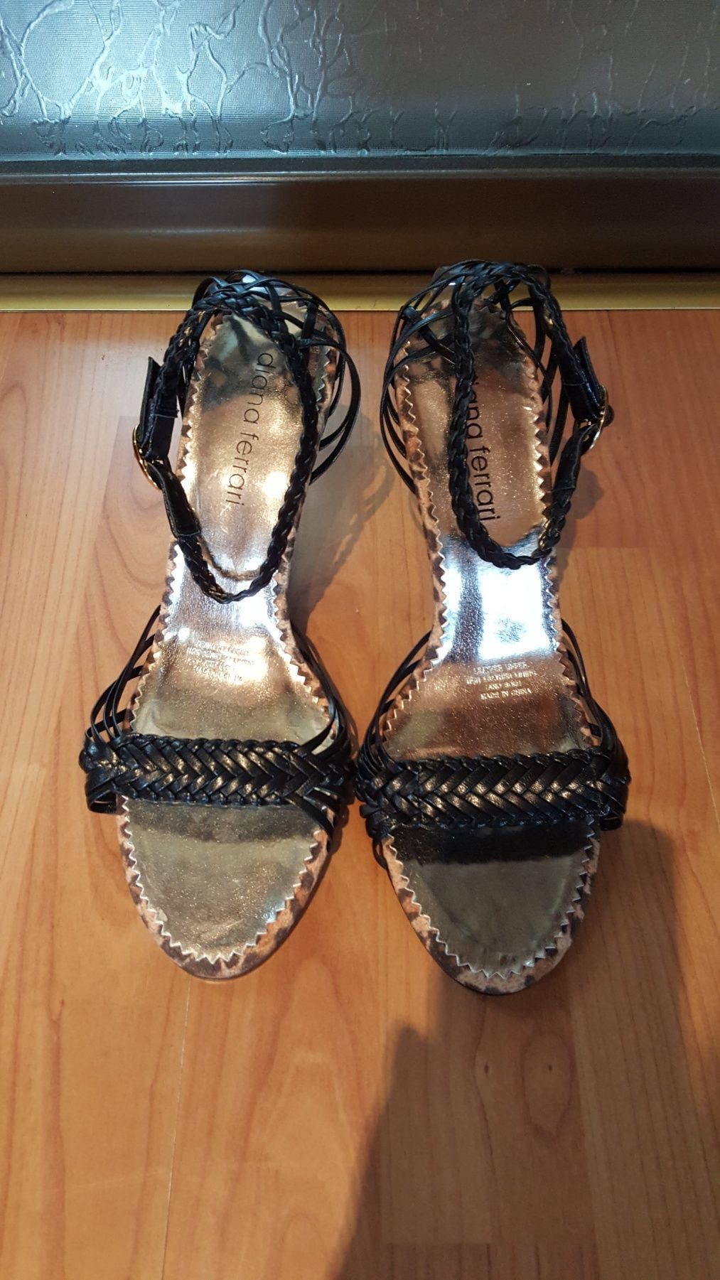 Елегантни обувки Diana Ferrari