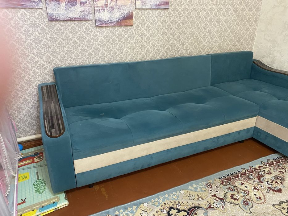 Продаю угловой диван