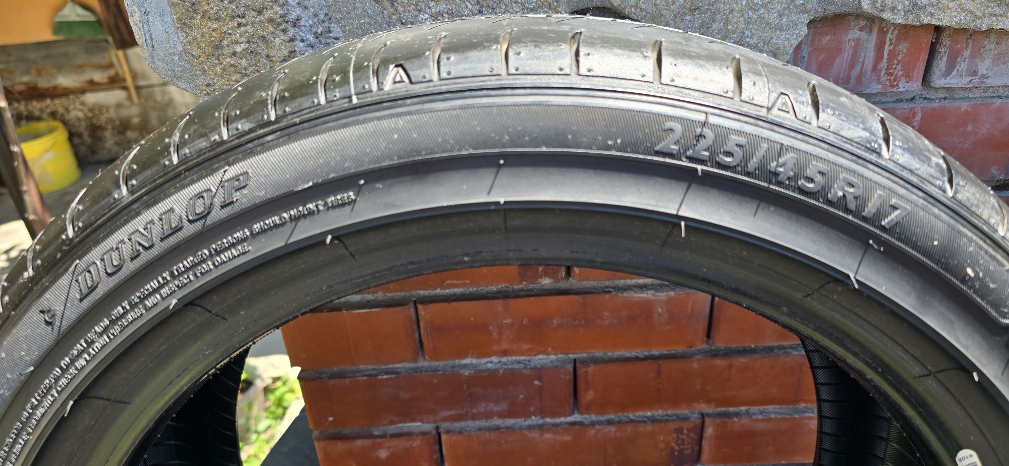 Гуми Dunlop 225/45R17 НОВИ!!!