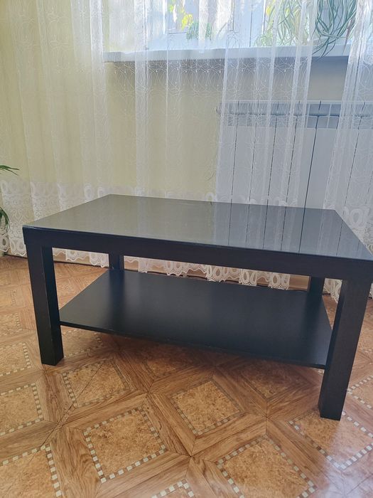 Продам столик в хорошем состоянии