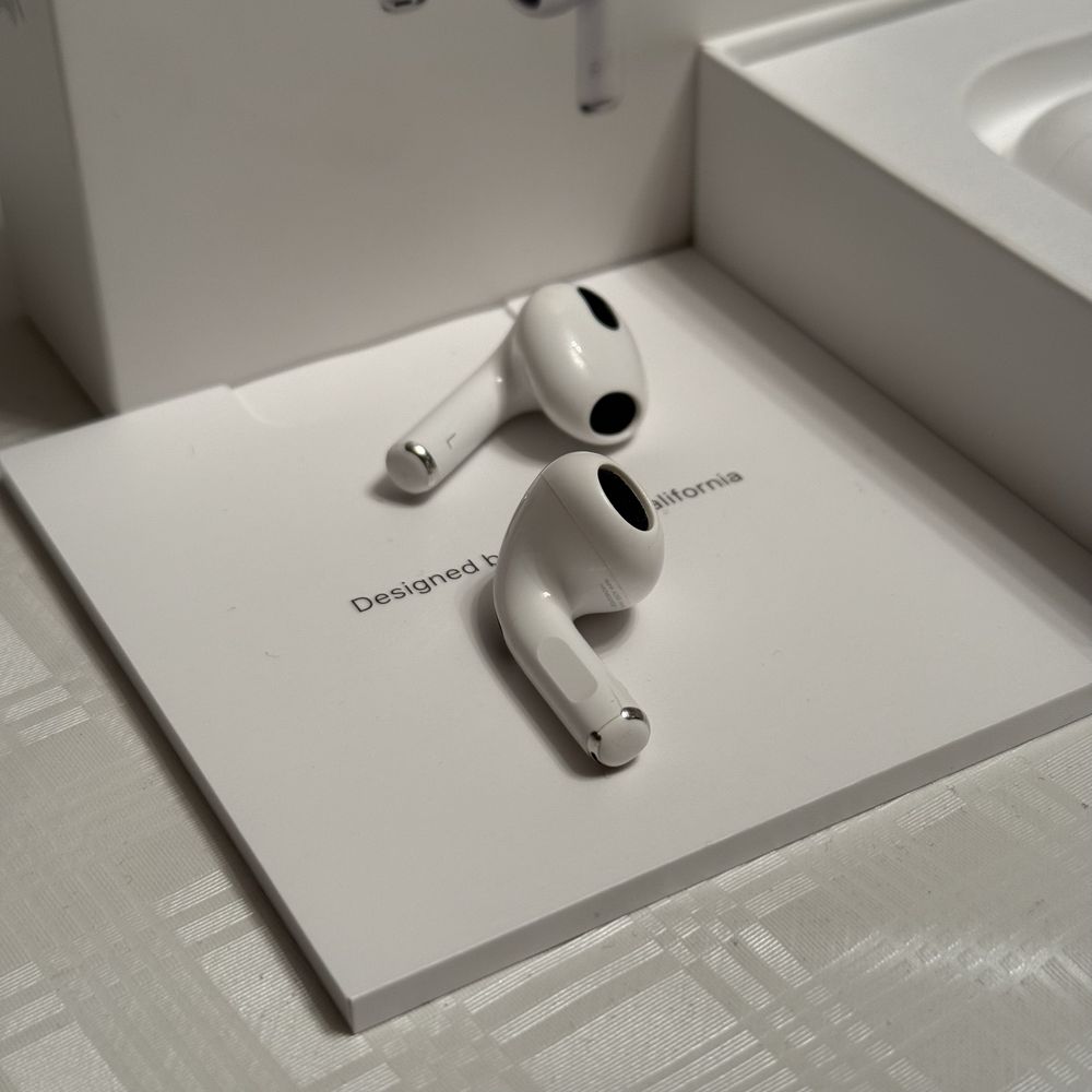 AirPods 3 почти новый