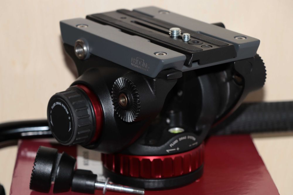 Cap trepied Manfrotto MVH502AH & husa trepied +husa camera,efectiv noi