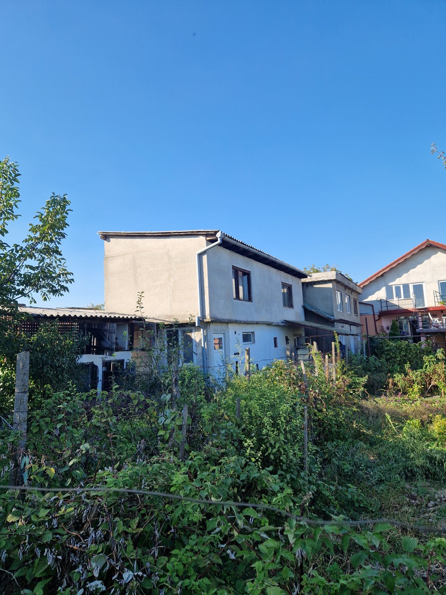 Vand casa cu etaj