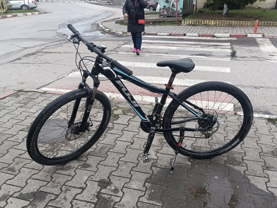 Vând bicicleta  fuji