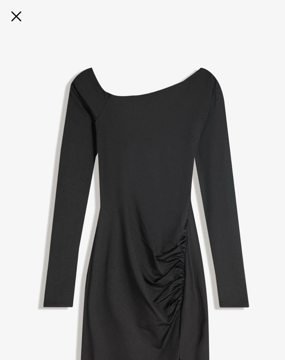 Асиметричка рокля Bershka