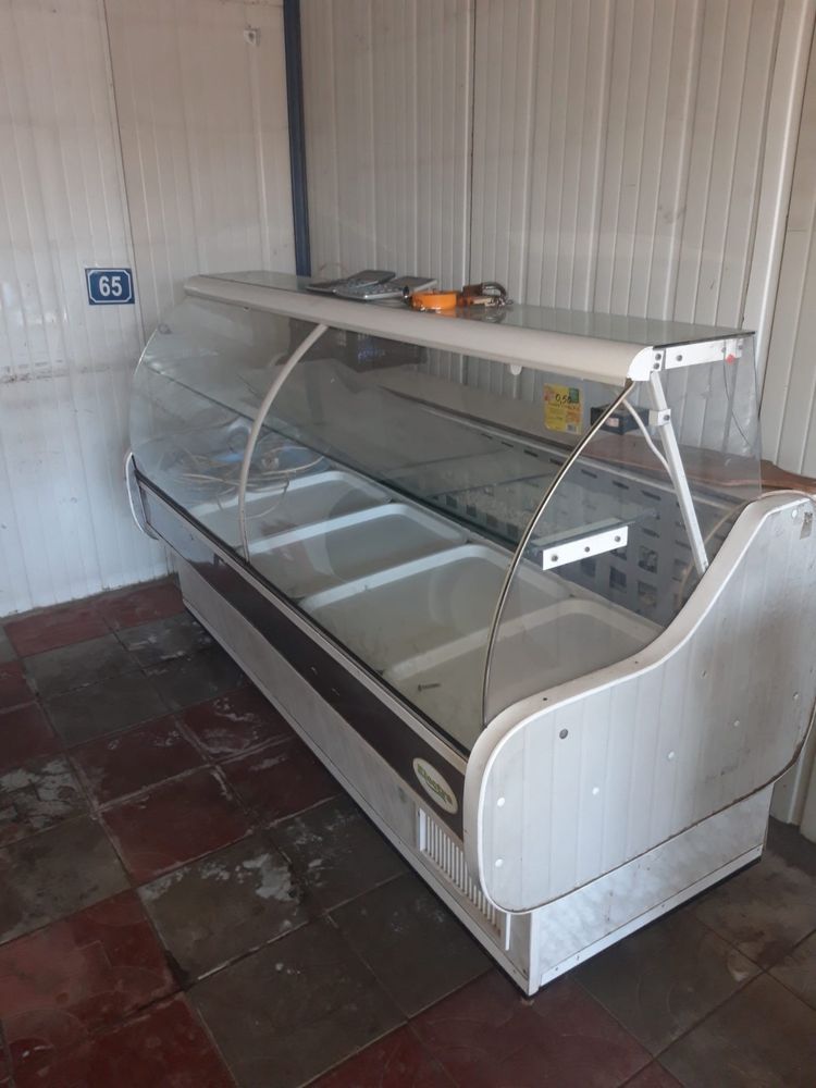 Vitrină frigorifică preparate