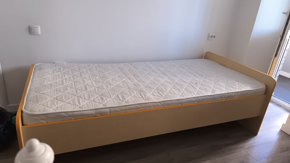 Продам две односпальные кровати и шкаф