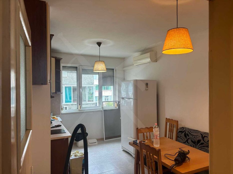 Дава се под наем Тристаен апартамент в Варна, Колхозен пазар - 80 кв.м за 450 € - Снимка #1