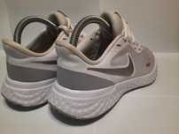 Vand pantofii nike albi