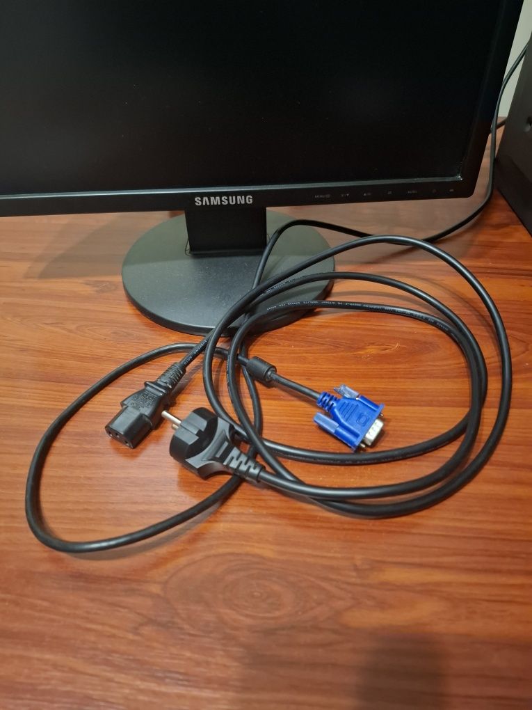 Монитор Samsung SyncMaster 943N
