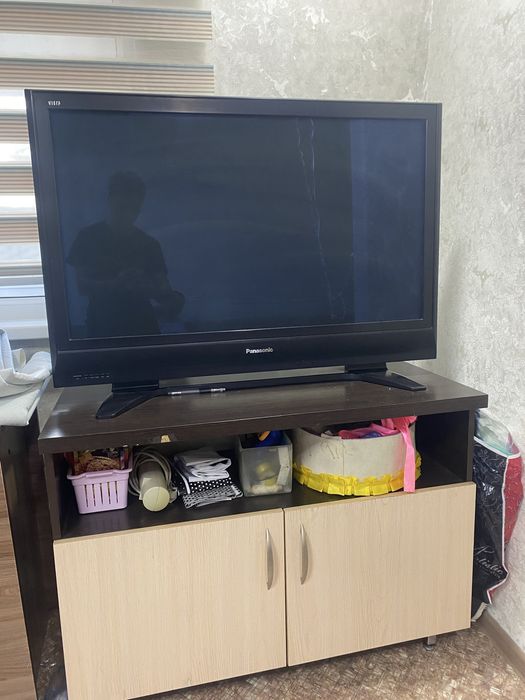 Продается телевизор и подставка