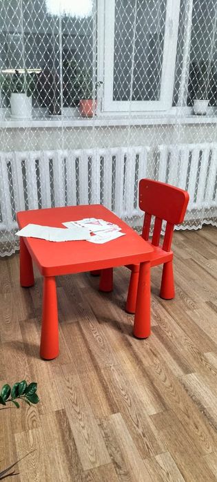 Детский столик со стулом