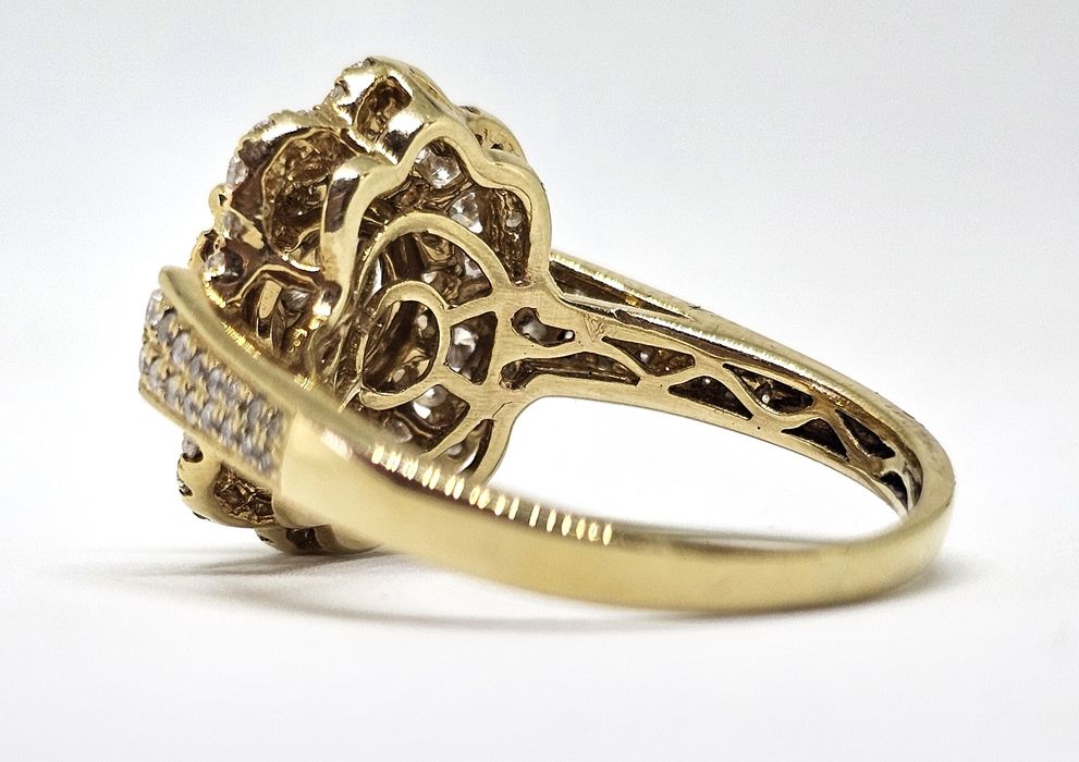 Пръстен с диамант / диаманти 1.5 карата, 18 к злато