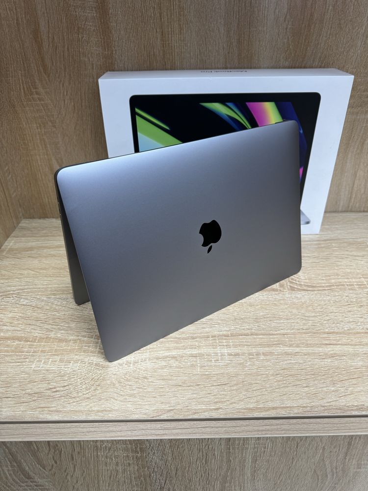 Macbook pro 2022 M2 8/256Gb