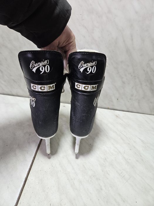 Patine 80 hochei hockey CCM  marime  36 ( 23 cm)
