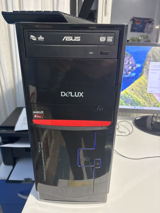 Vand desktop DELUX cu monitor Gaba