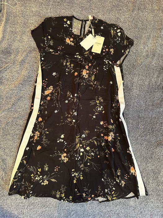 Rochita neagra cu model, noua cu eticheta