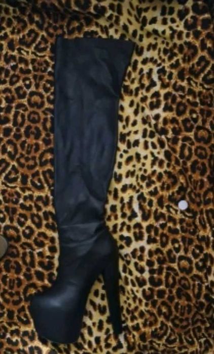 Чизми с висок ток и платформа