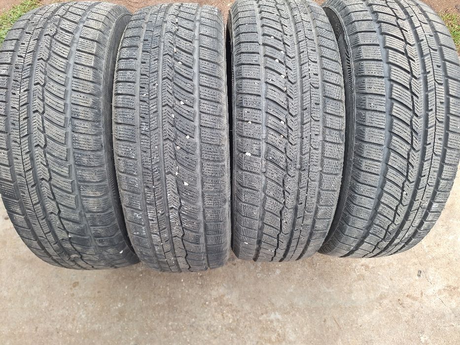 Джипови Зимни гуми 215/65/16 дот 2722