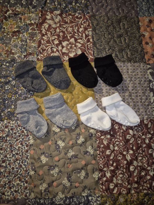 4 perechi sosete noi