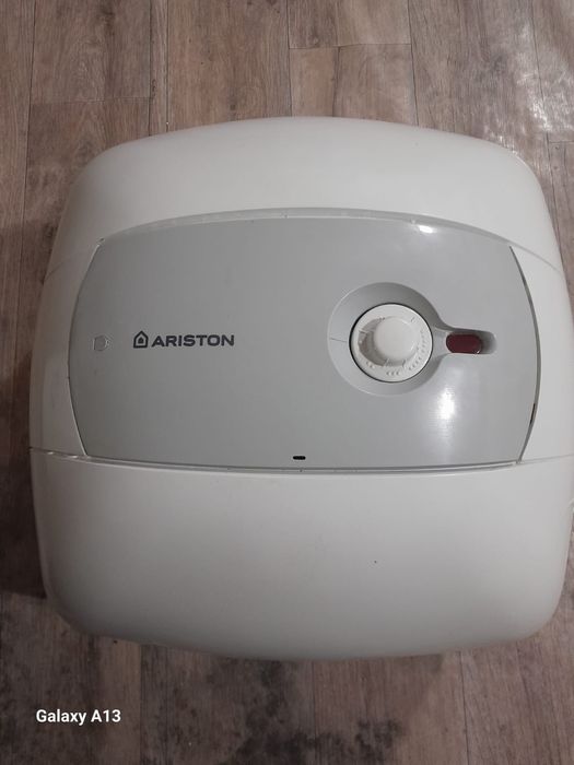 Продам аристон "