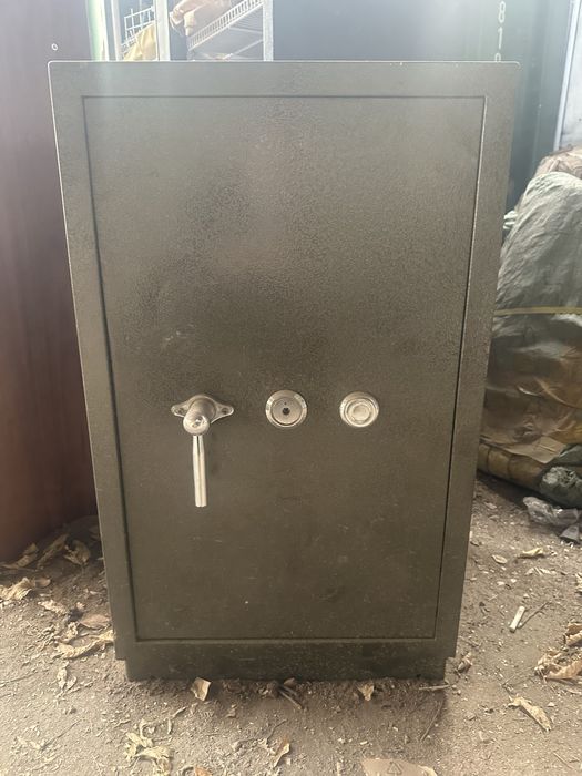 Сейф в отличном состоянии