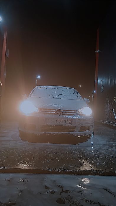Vând Golf 5  / 1.6Fsi