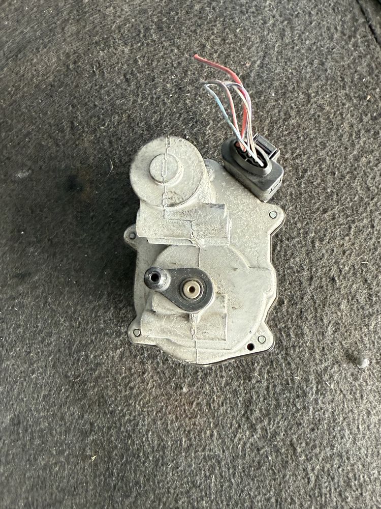 Mоторче за вихрова клапа  Audi A5 A6 A4 2,0tdi 03l129086 Seat Vw Skodа