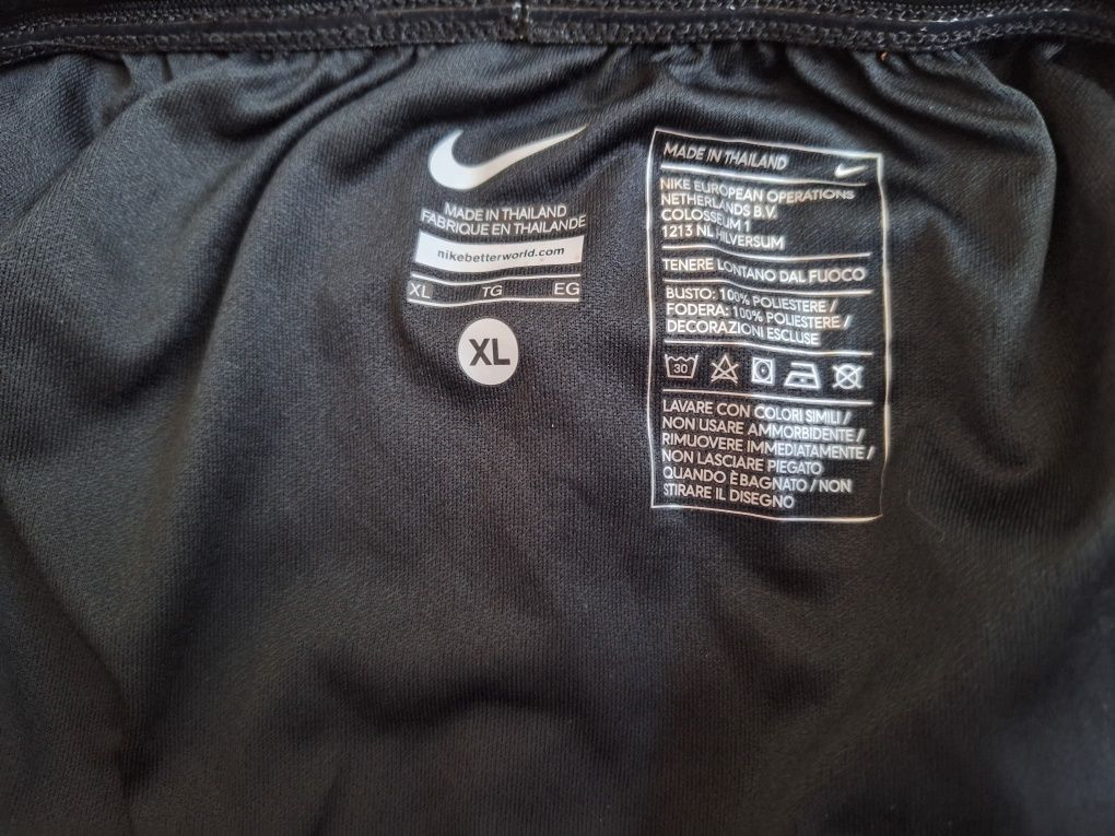 Compleu Nike Juventus L/XL nou cu etichetă.