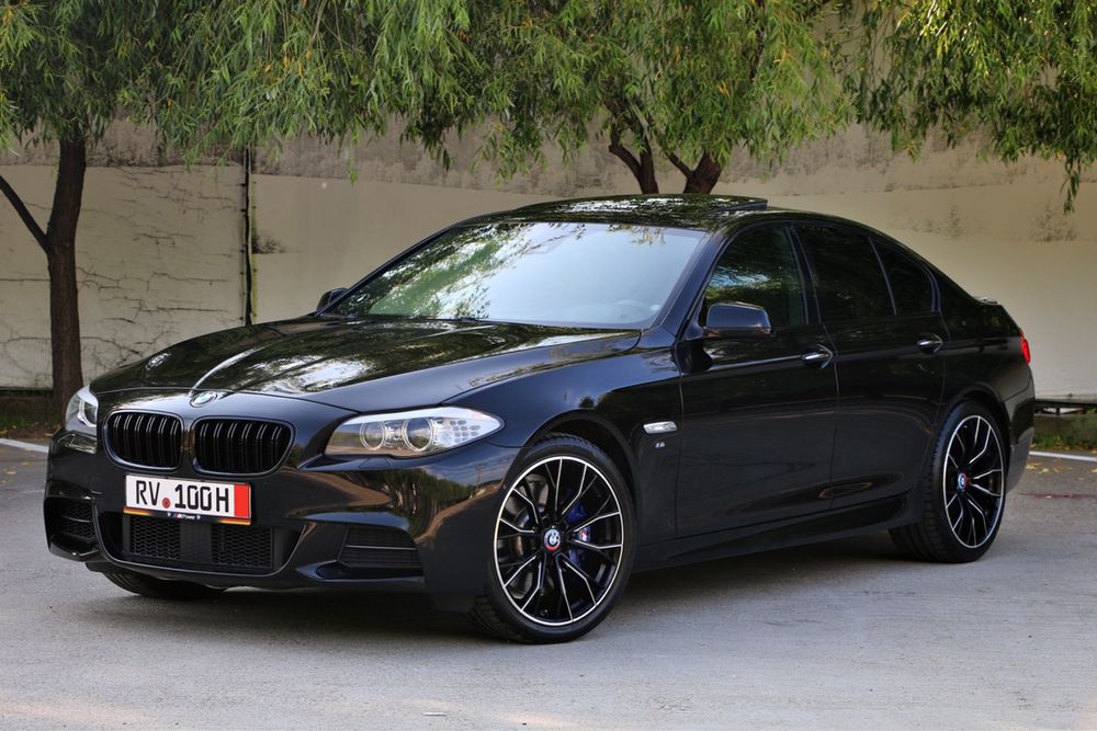 BMW M550i 4.4 V8 X-drive 4Butoane Trapa Soft Close Bi-xenon LED