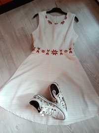 Бяла рокля с мотиви-XS-S размер