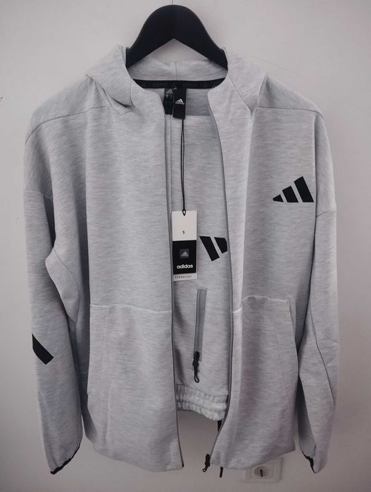 Спортни екипи Adidas