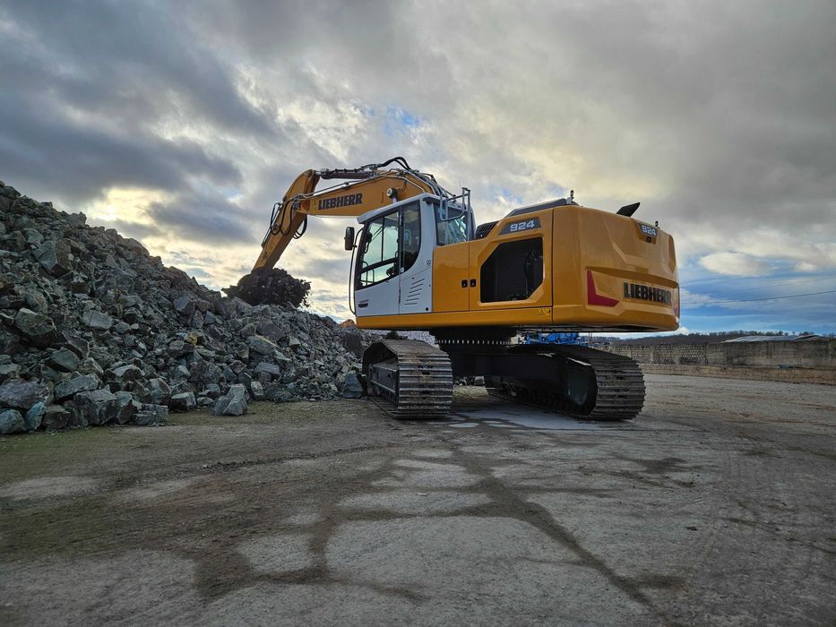 Excavator R924 de inchiriat pe termen lung
