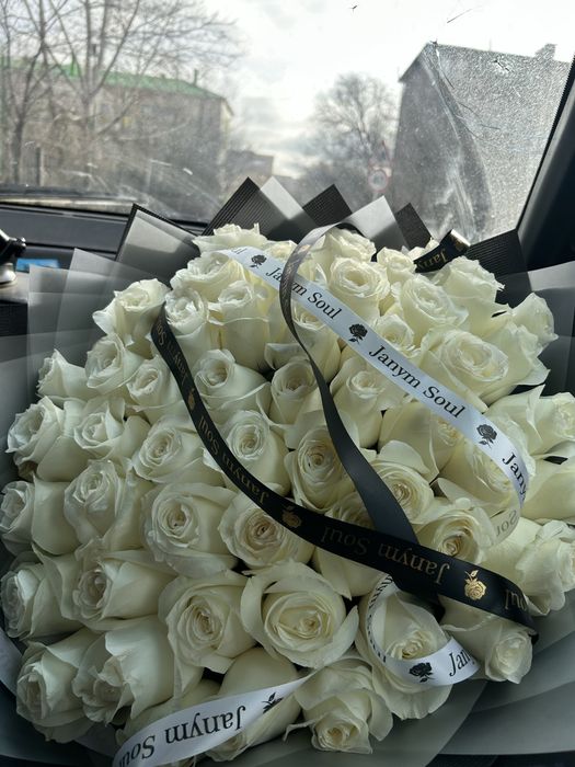Продам букет белых роз Janym Soul