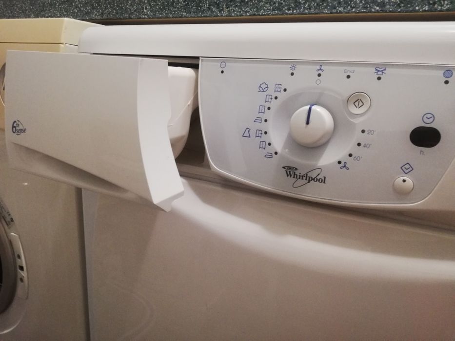 Продавам сушилня Whirlpool 6 sense