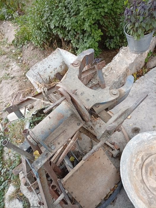 Продаются тиски для ремонта кислородного и пропановый баллонов