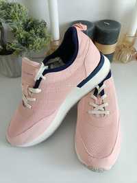 Adidas Pull Bear roz