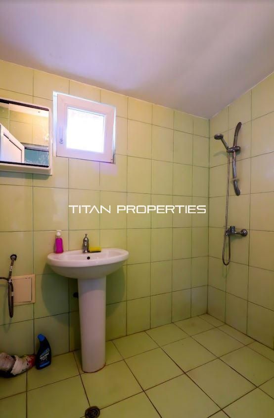 Дава се под наем Етаж от къща в Варна, Център - 30 кв.м за 250 € - Снимка #8