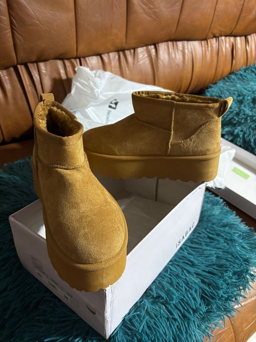 Ugg platform-la scarpa