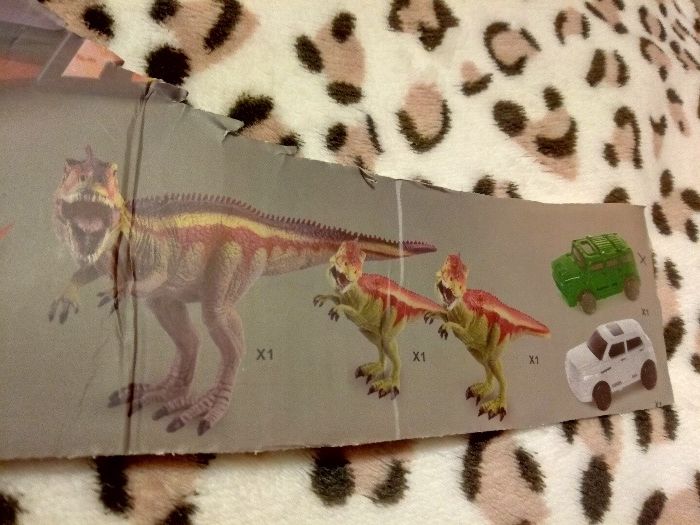 набор трасса "Атака динозавров" для мальчика от 4 лет