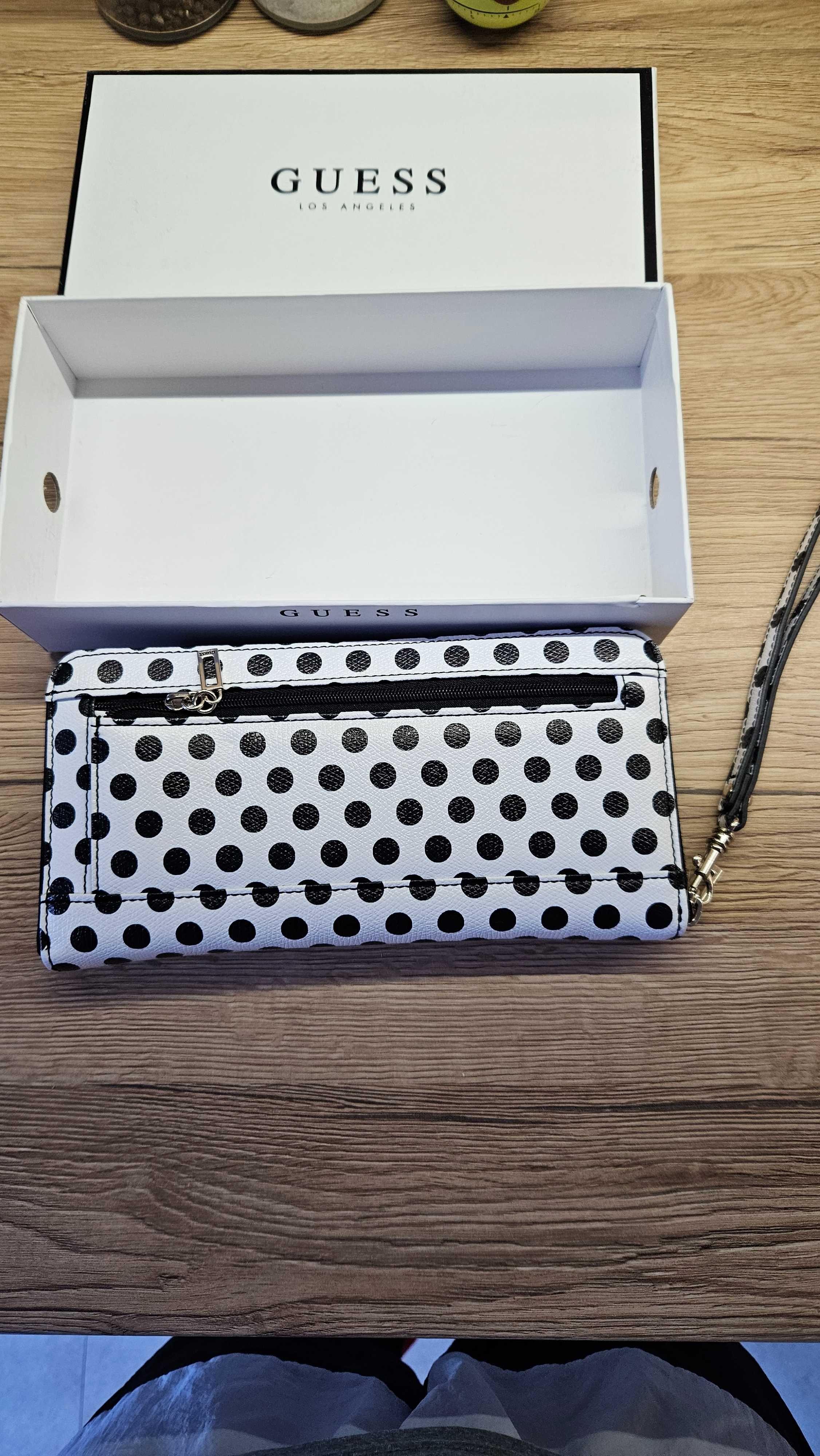 Нов дамски портфейл Guess Polka dot