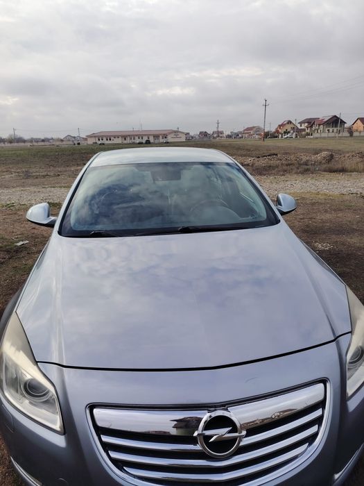 Vând Opel Insignia