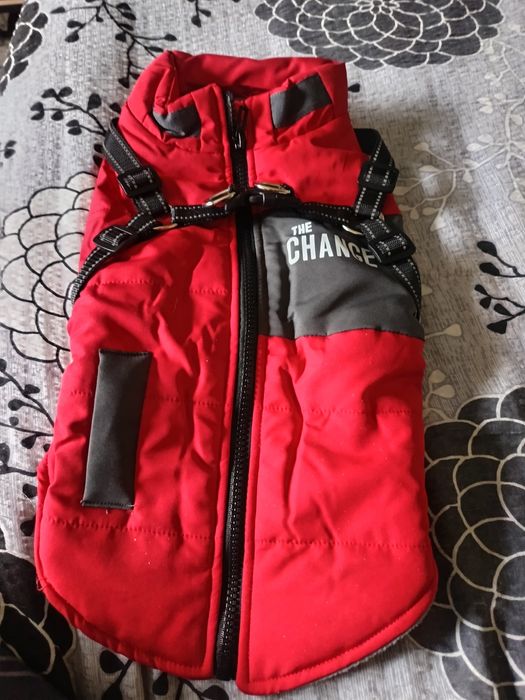 Vând hăinuță pt câini de talie mică sau mijlocie