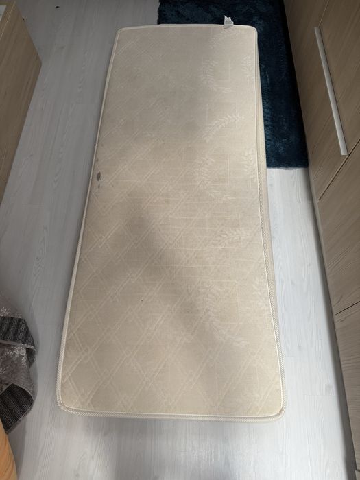 2 saltele 200x80x14 – utilizabile, stare modestă